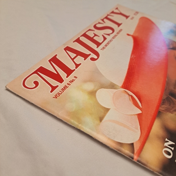 Majesty Magazine Volume 6 No 8 December 1985 Printed In England Royal family - Picture 2 of 9